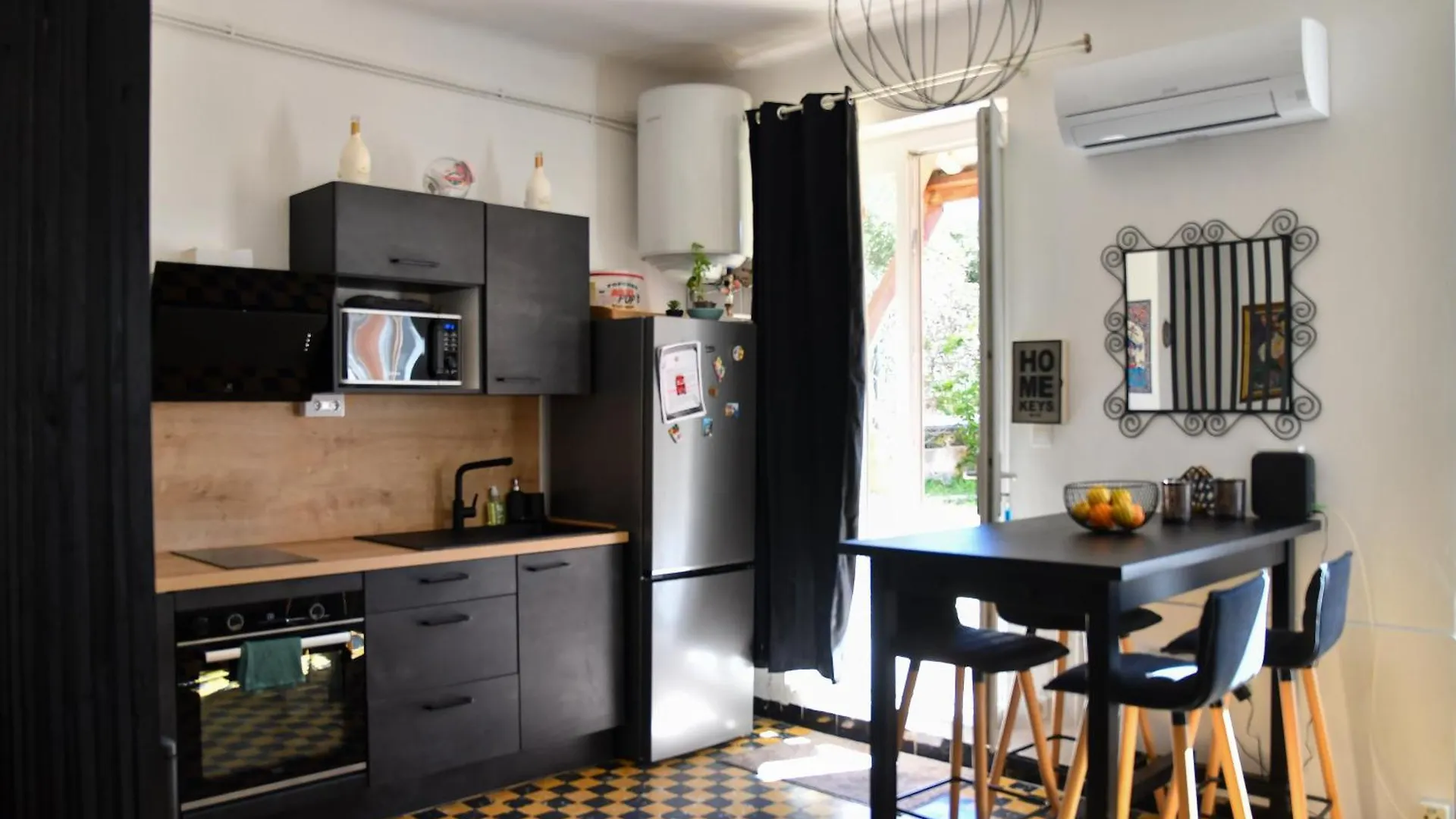Legerete Aux Muriers location